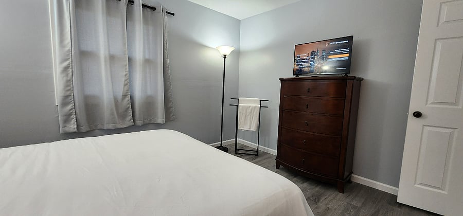 Queen Bedroom #1 TV on main floor