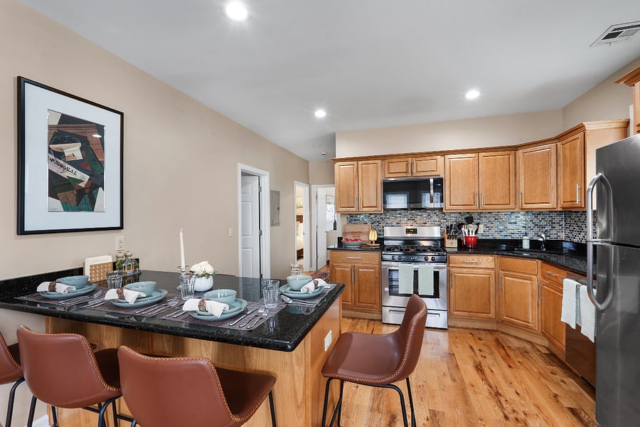 Dining Area w/Large Kitchen Island