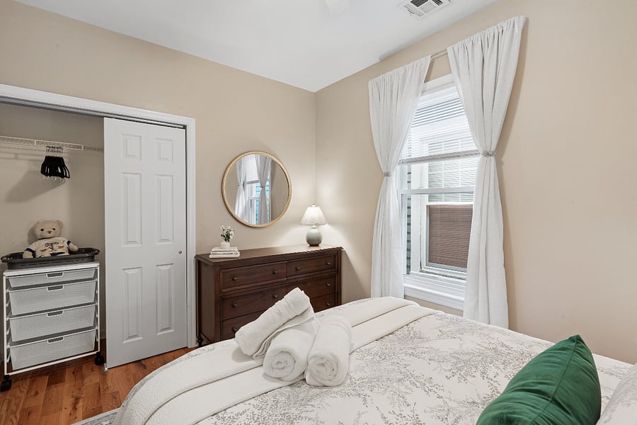 Queen Bedroom w/Wooden Dresser & Mirror, and Closet