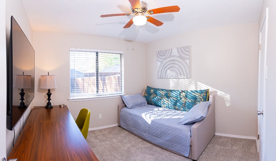 Third bedroom with comfy daybed (2 twin beds), spacious desk and smart TV.
