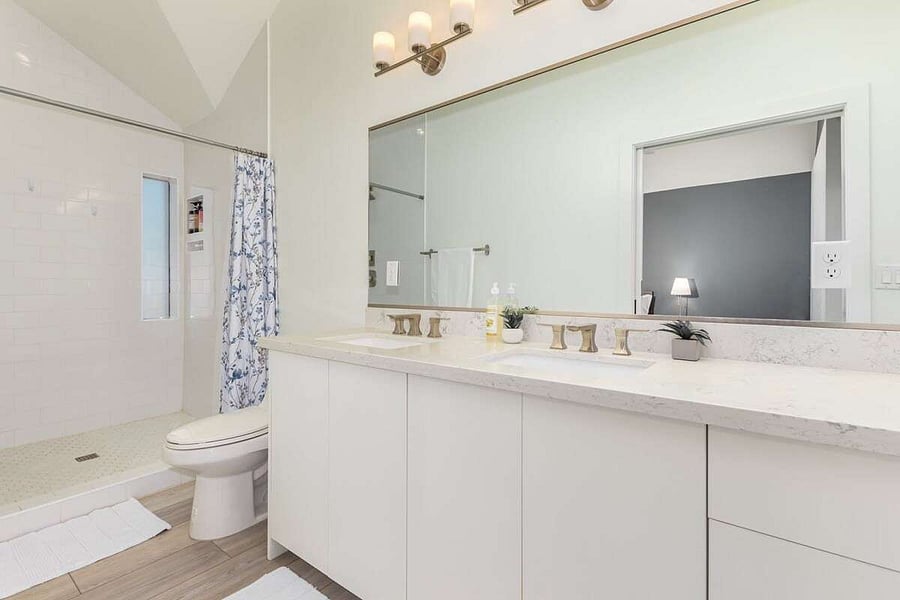 En Suite Bathroom of Master Bedroom