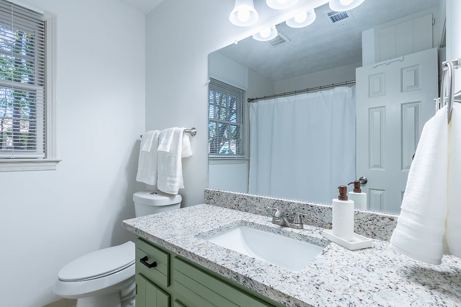Full Bathroom.