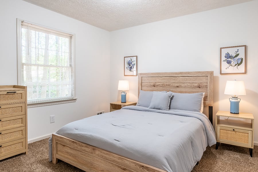 Queen Bed.