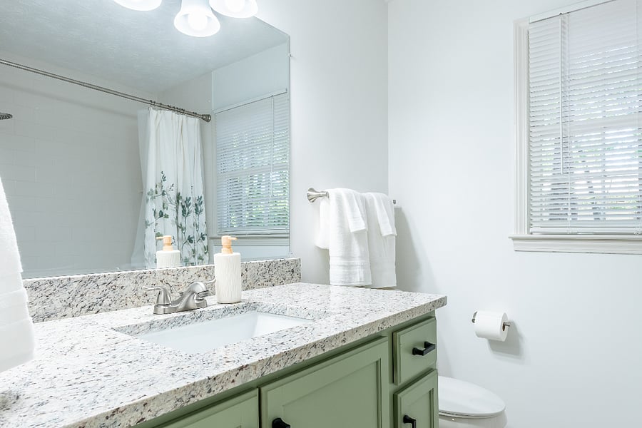 Full Bathroom.