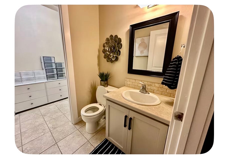 1/4 guest bath 