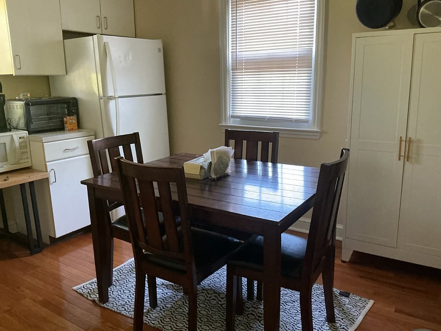 Kitchen dining area
