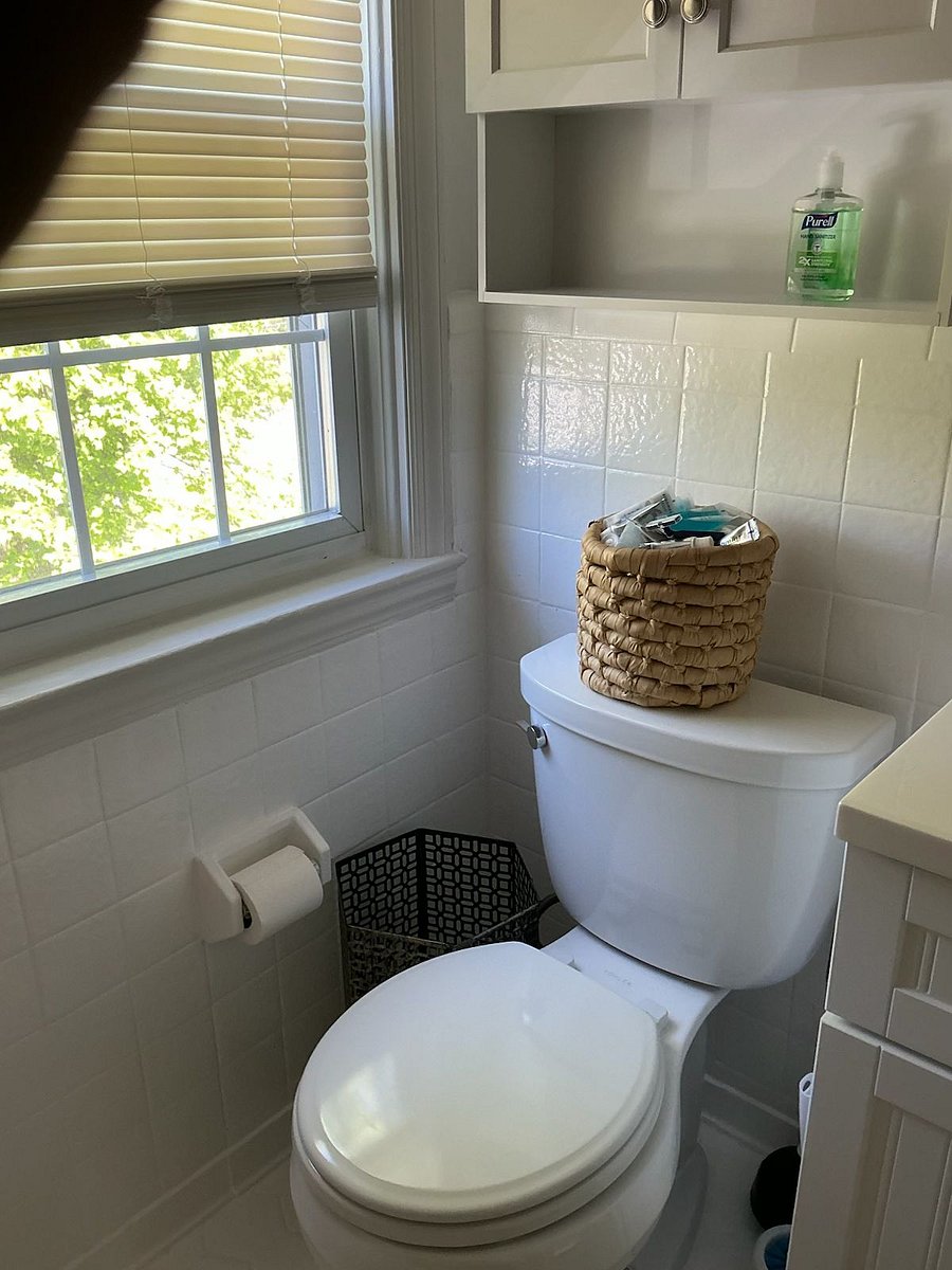 Bathroom toilet