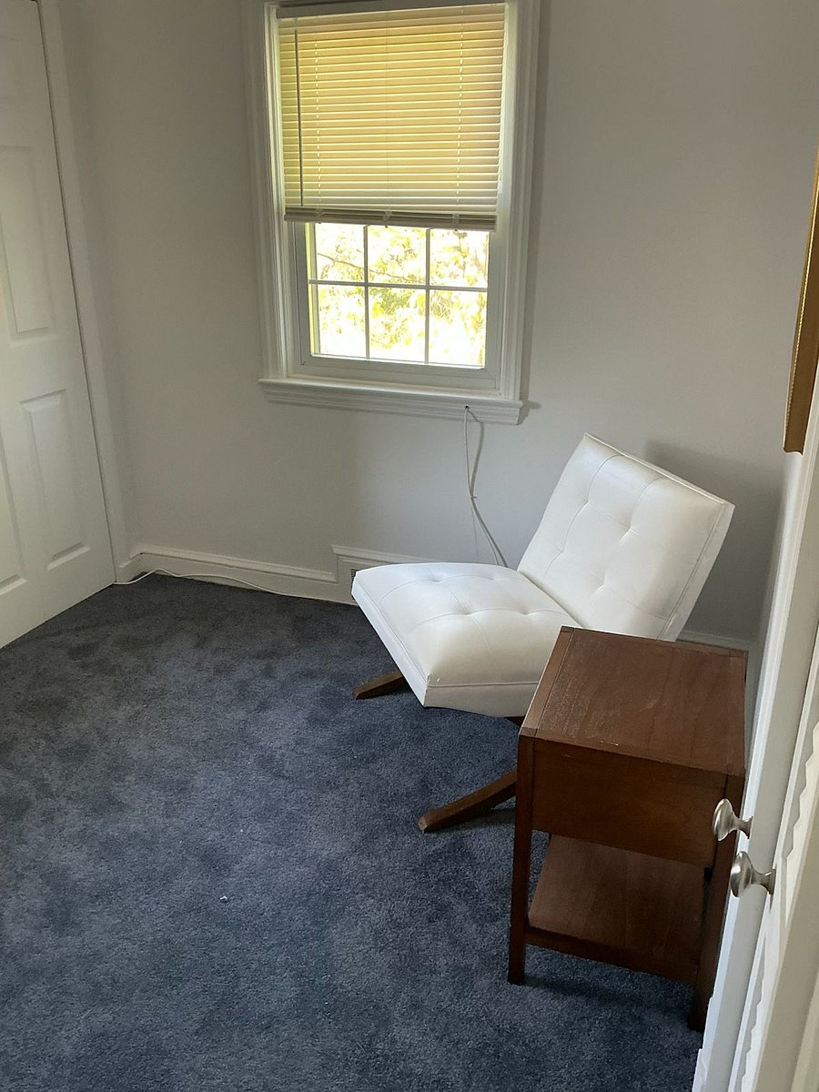 Second bedroom seating area