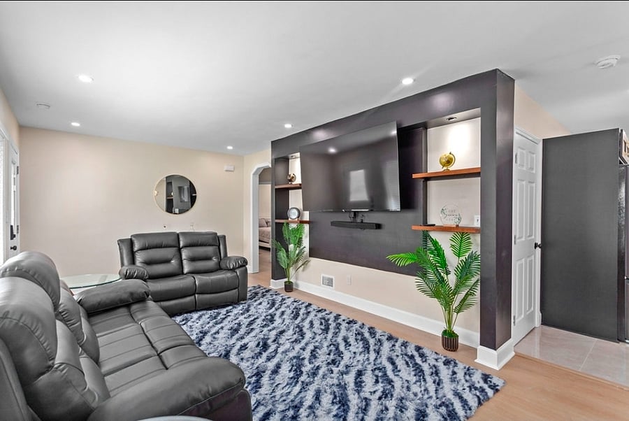 Livingroom 
75 inch TV