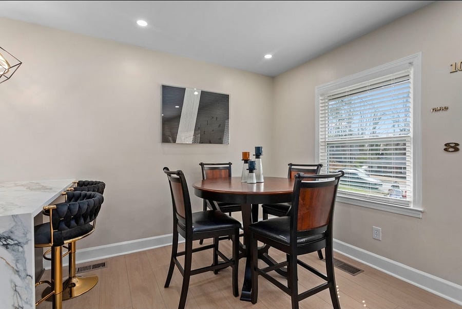 Dining Room
Kitchenette 