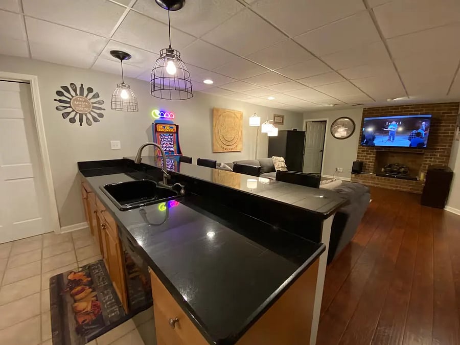 Nice large eating area with tall bar-stools, arcade game, large comfortable modular sofa with 4K 65" wall-mounted (adjustable) TV
- Includes prepaid streaming subscriptions to NetFlix, DisneyPlus, Hulu, Amazon Prime, AppleTV+, and more free entertainment streaming options including YouTube, Tubi, Pluto, and Vizio free channels.