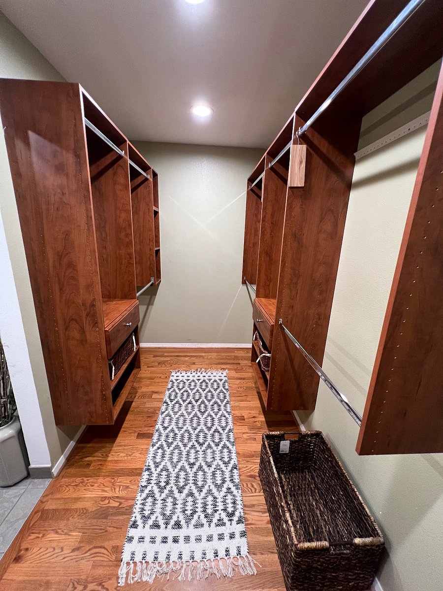 Walk-in Closet