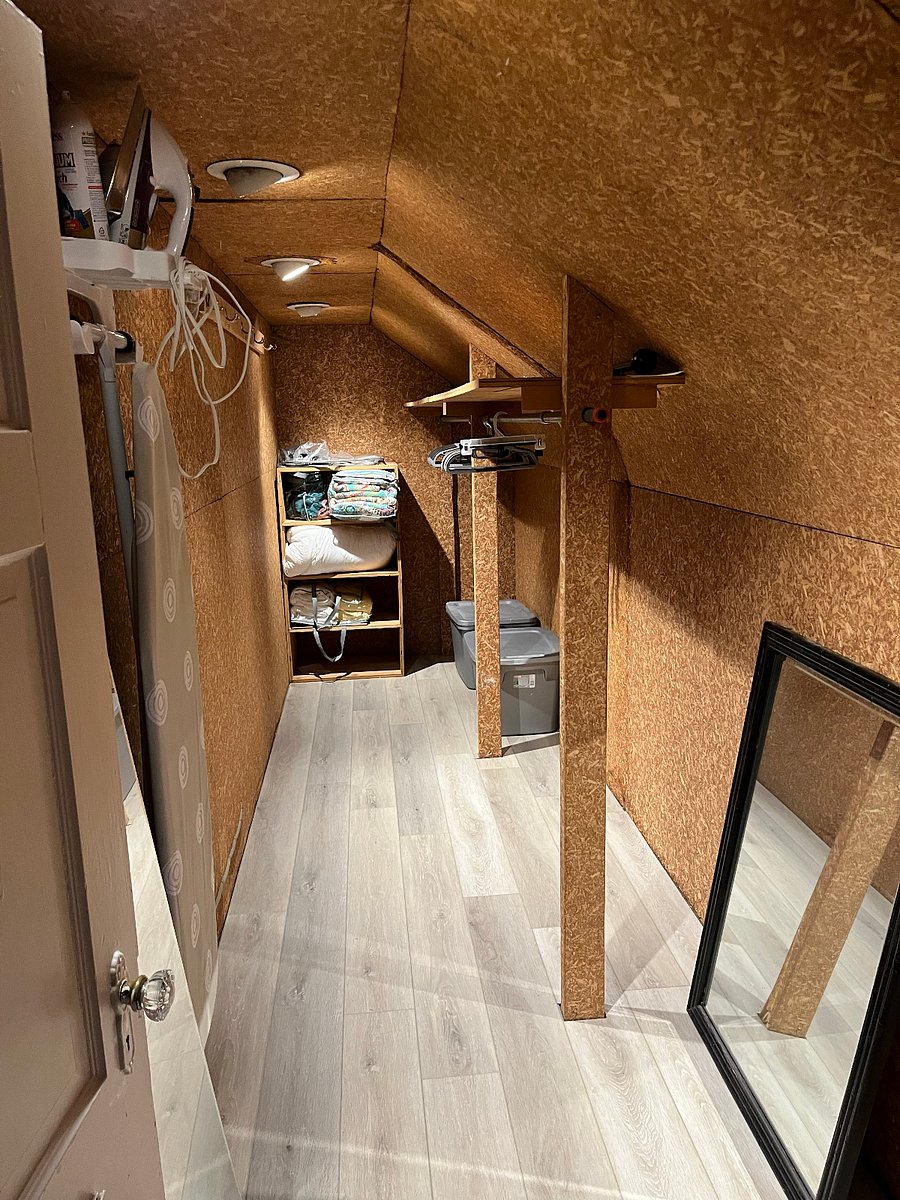 Bedroom walk-in
