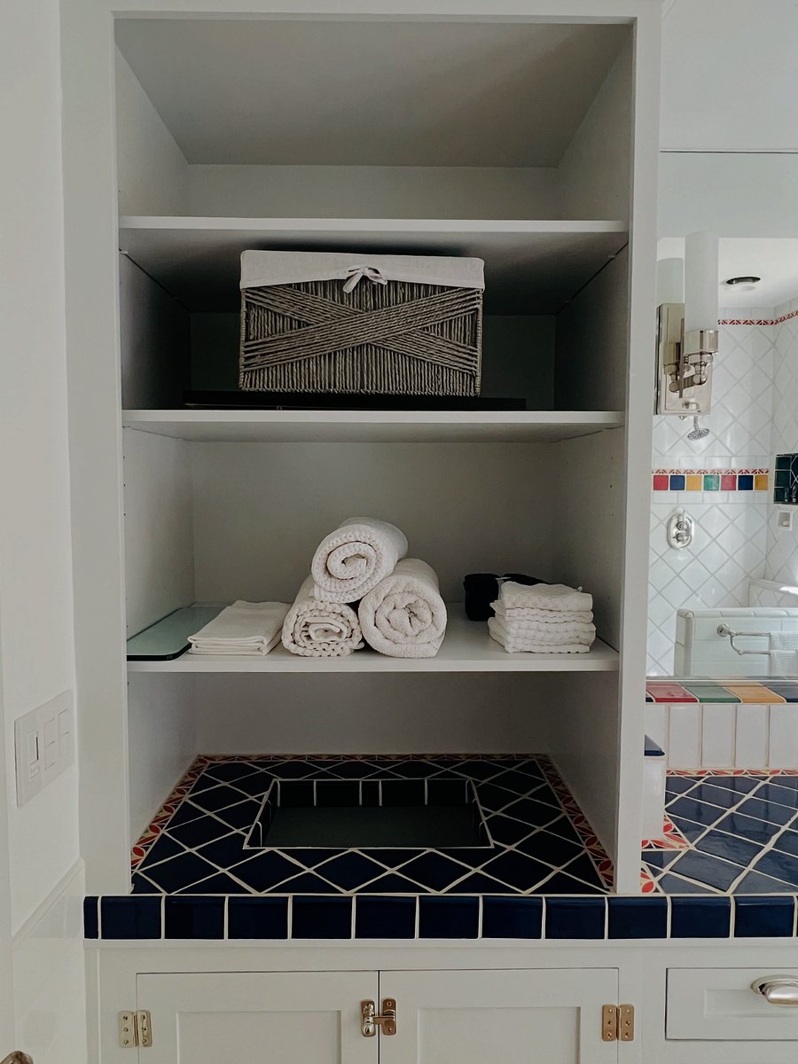 Extra Storage with Laundry Cabinet Below