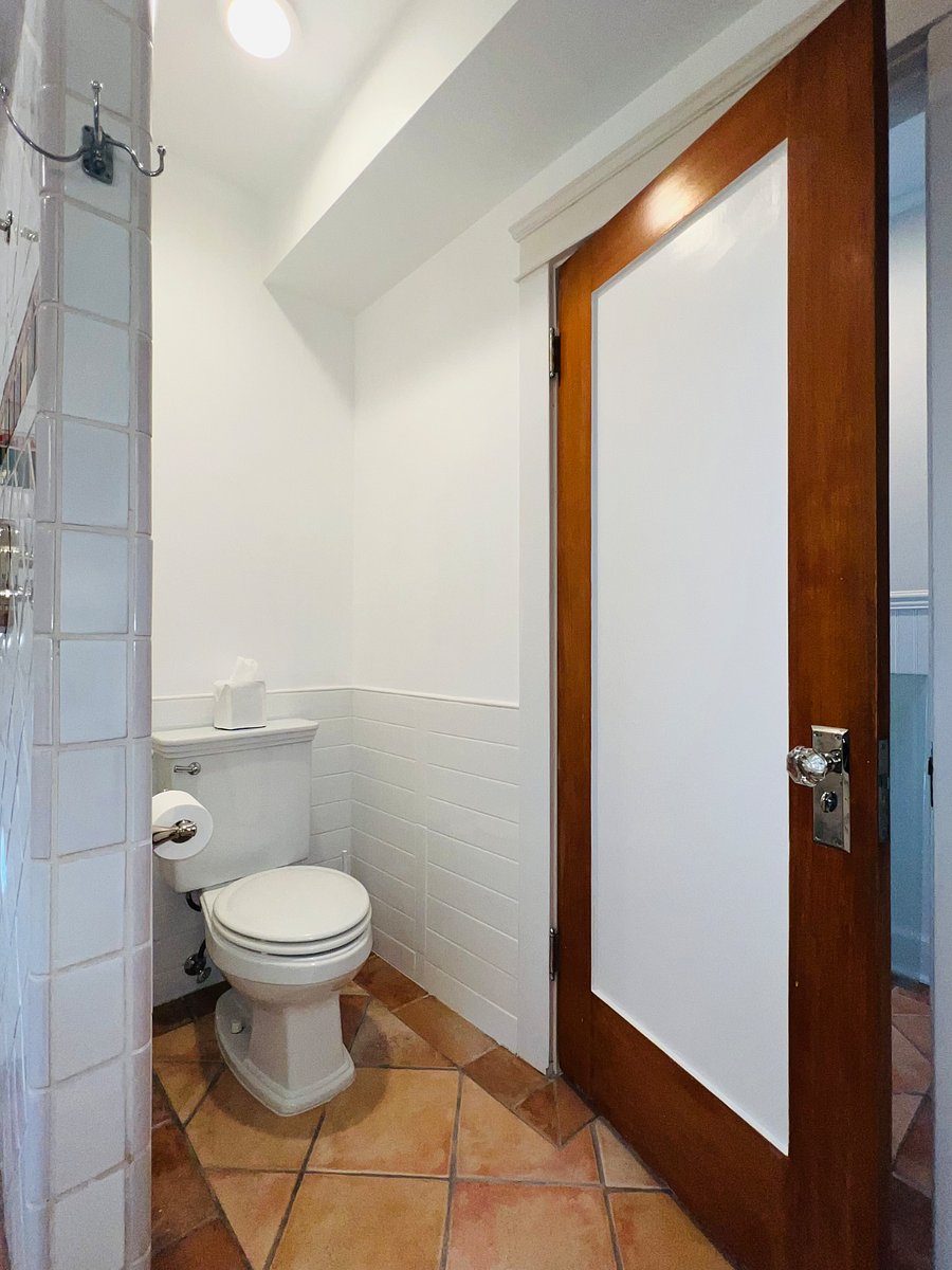 Toilet Chamber