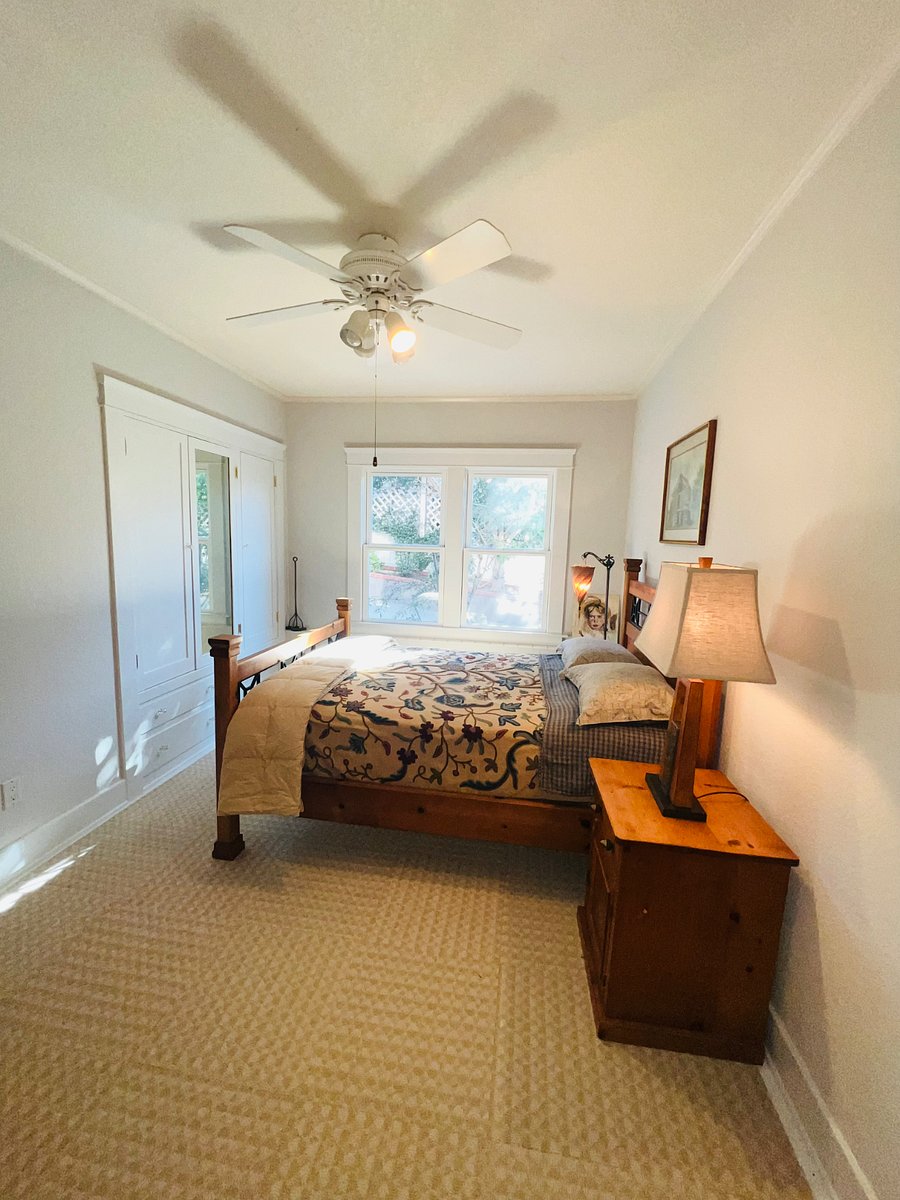 Main Bedroom with Built-in Closet and 4 drawers