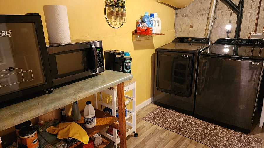 Kitchenette & laundry room 