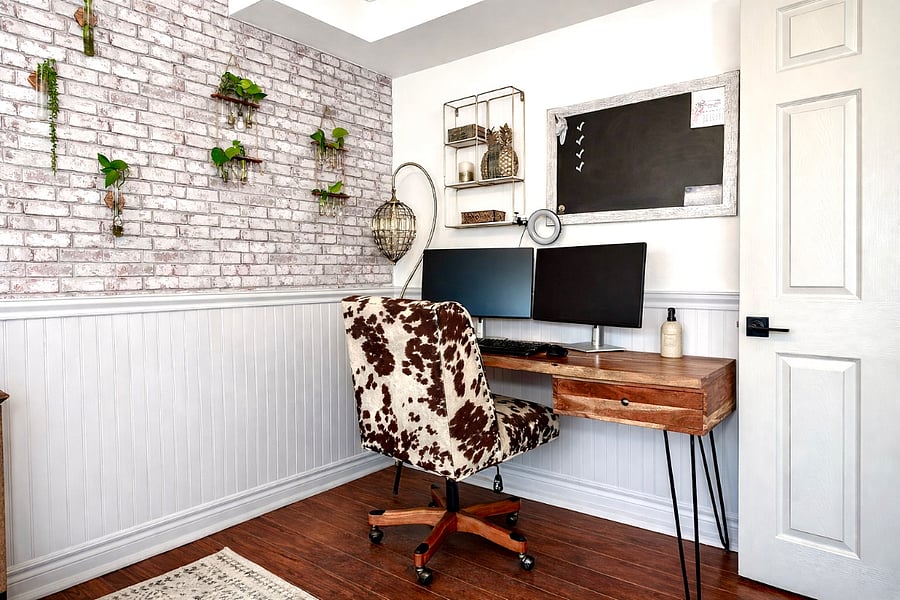 Office with dual monitors. Stand up desk attachment is also available!
