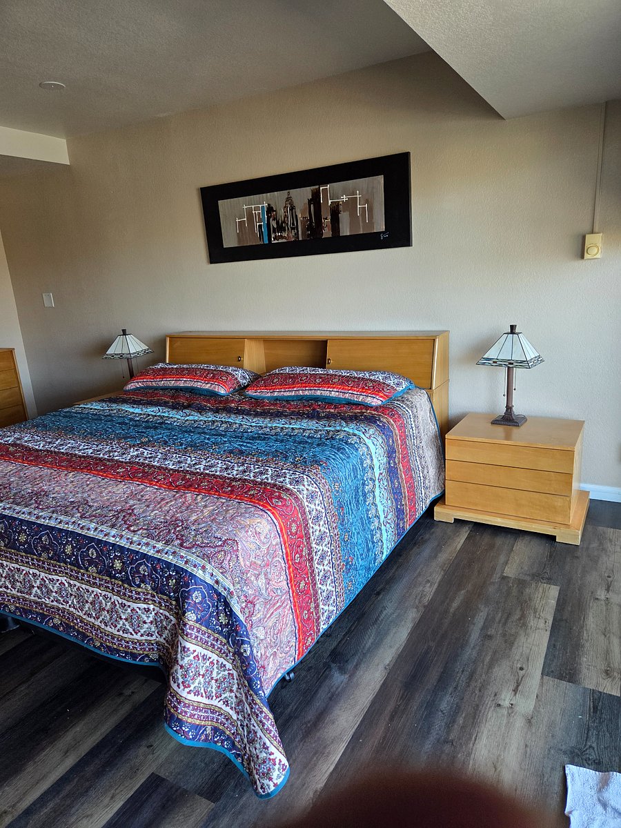 King bedroom set with walk in large closet and a walk out to the west facing balcony.