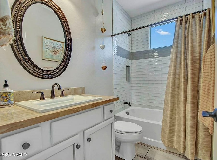 Main Bathroom 
