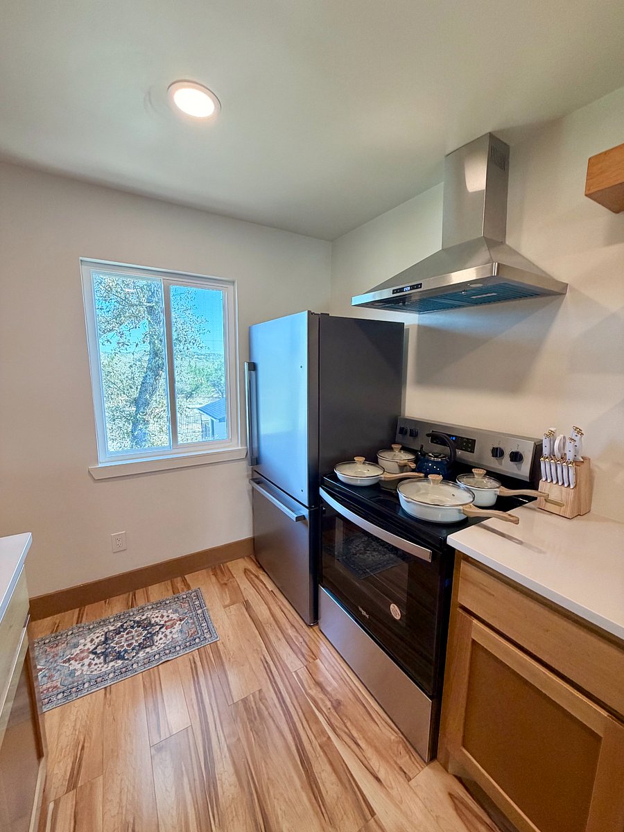 Stove + Refrigerator