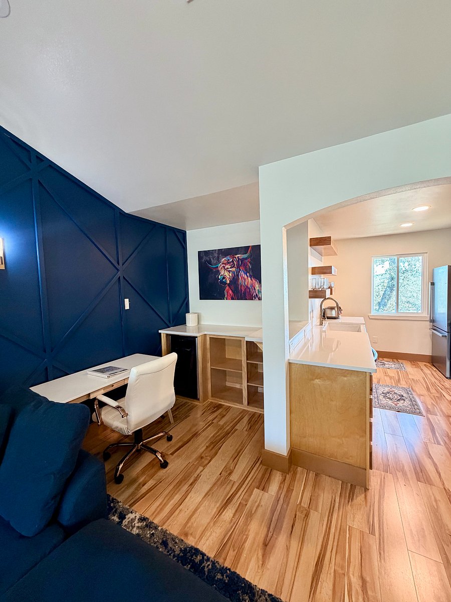 Desk + Bar