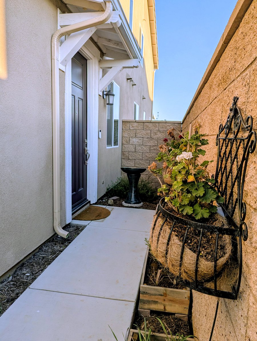Separate entrance to apartment