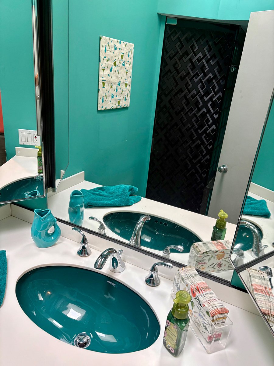 This bathroom goes with the smaller bedroom