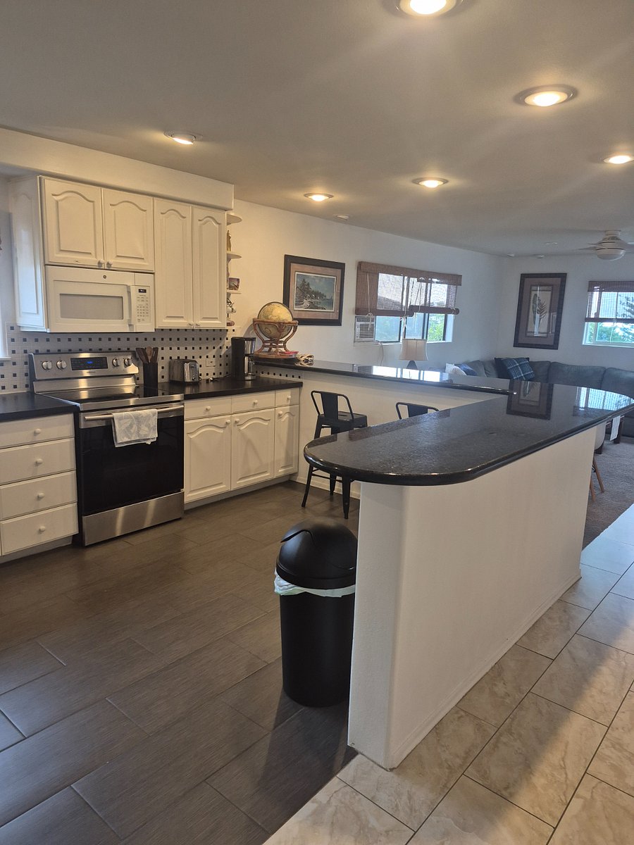 Extensive kitchen