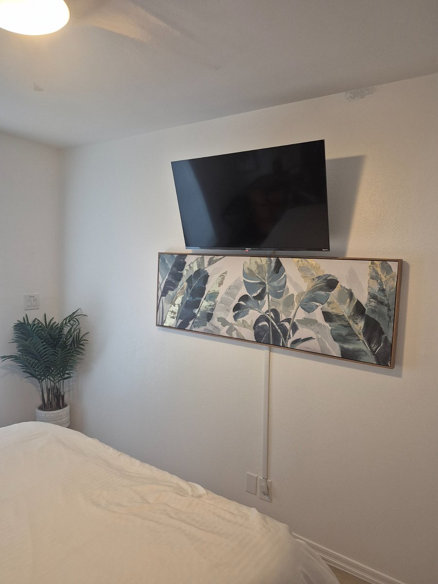 Queen bedroom