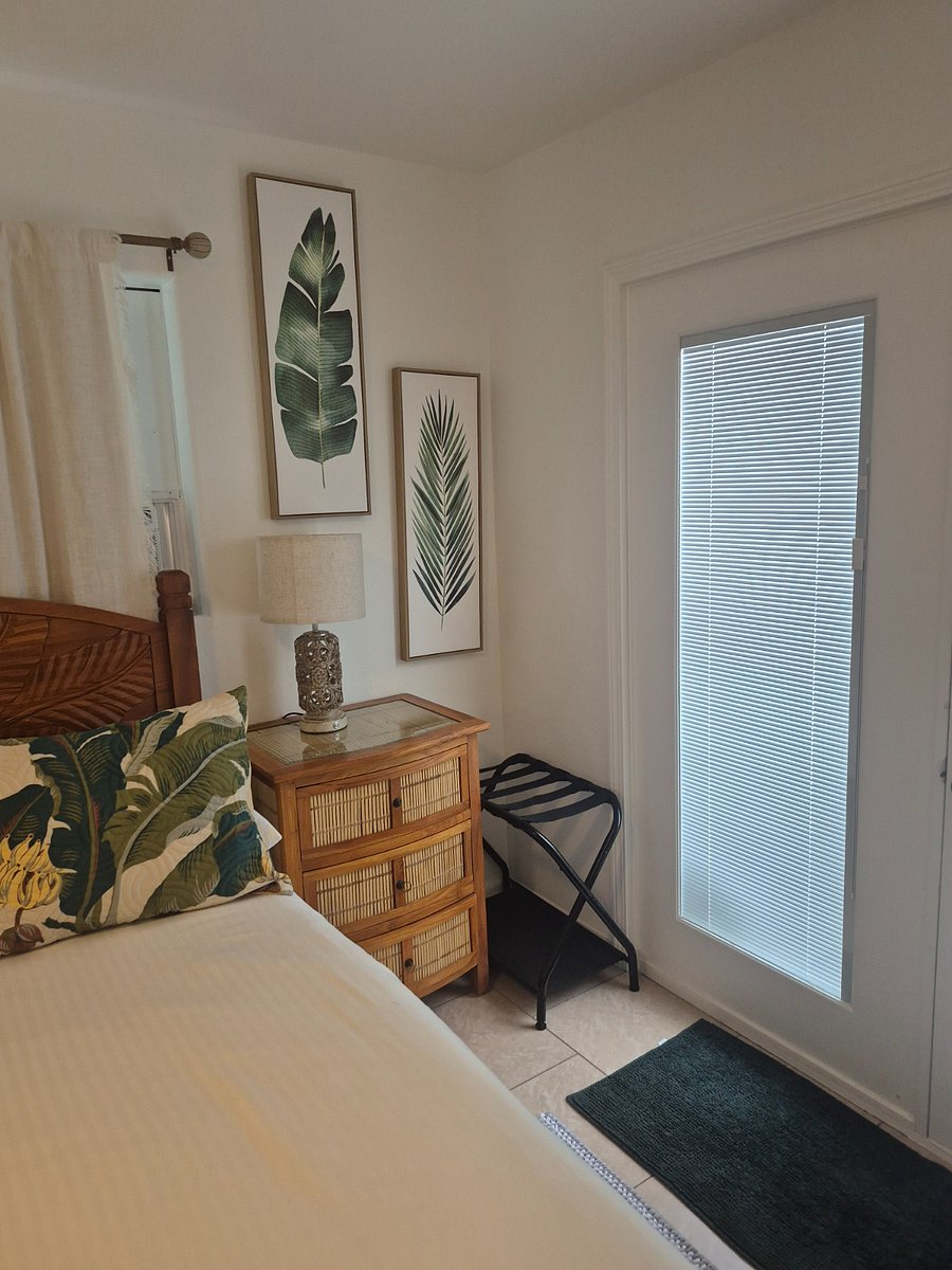 Queen bedroom