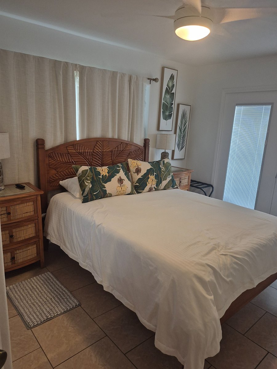Queen bedroom