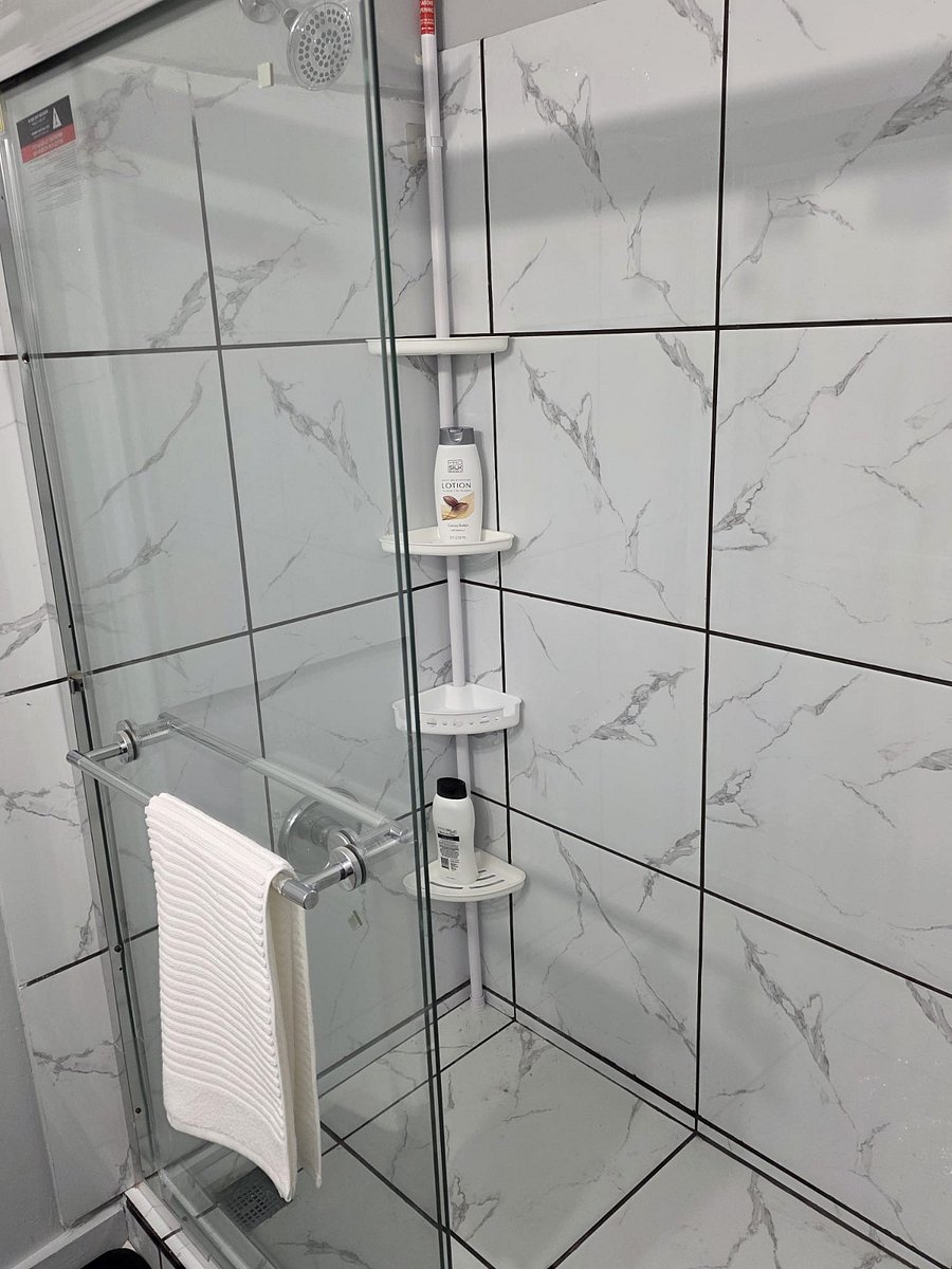 Shared bath with 1-2 others