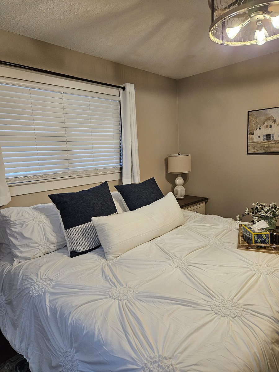 Master Bedroom 1 King Size Bed