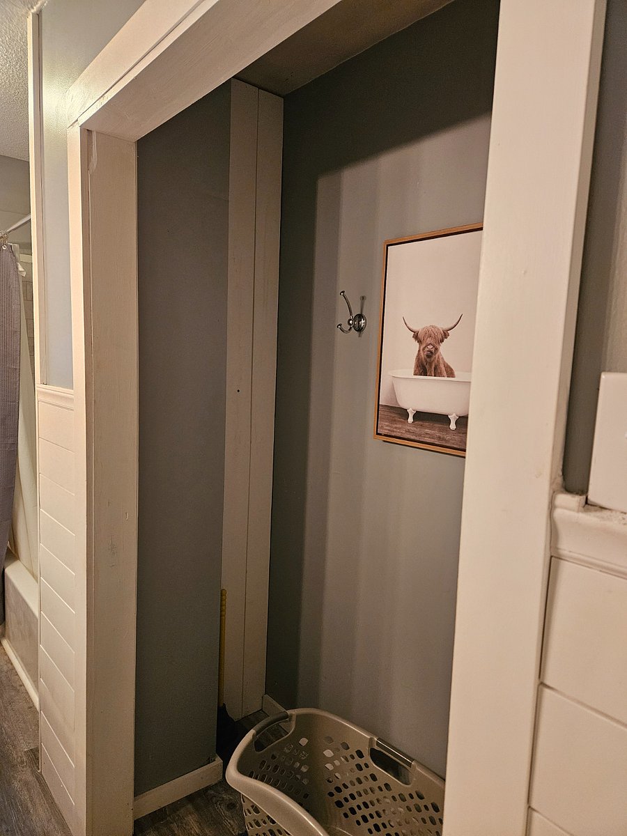 1st Floor Bath