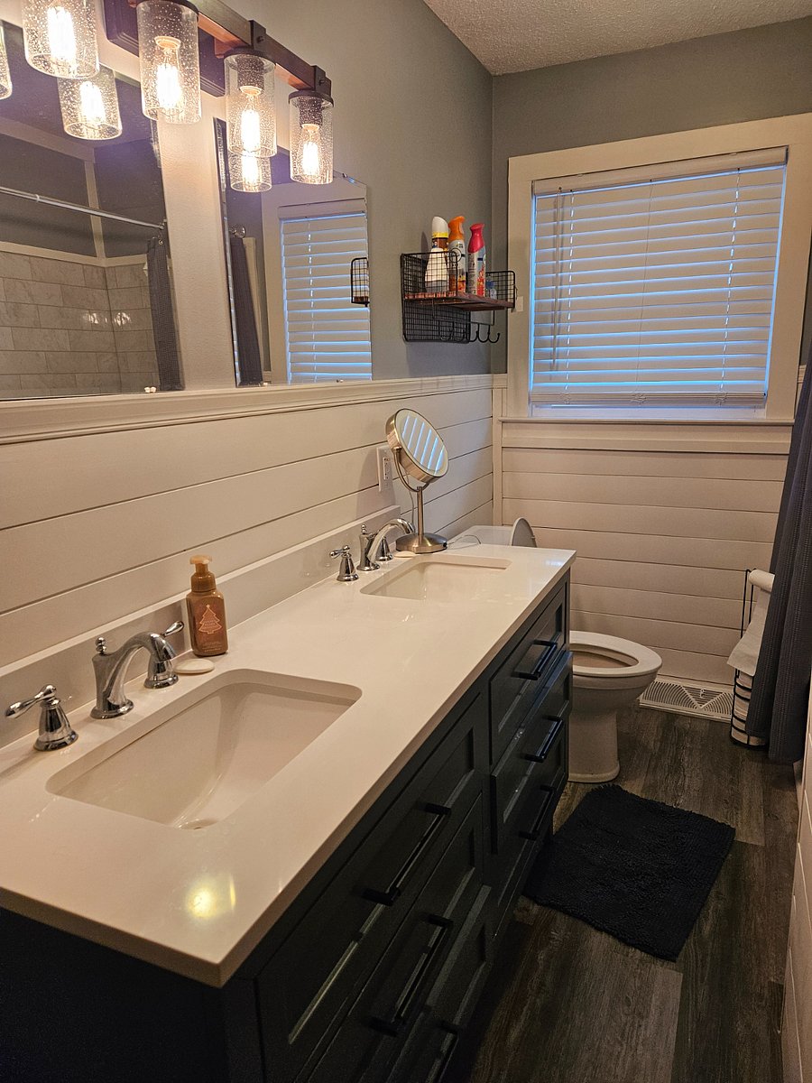 1st Floor Bathroom