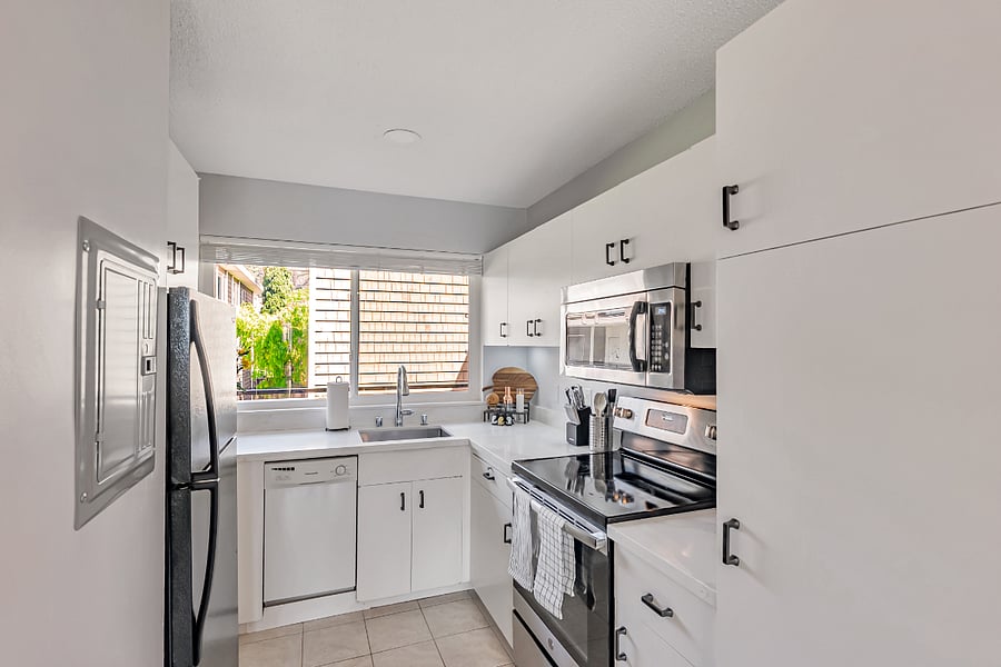 Fully equipped kitchen with courtyard view