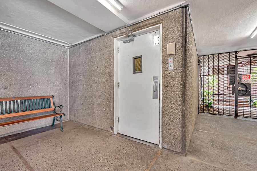 Two elevators to upstairs