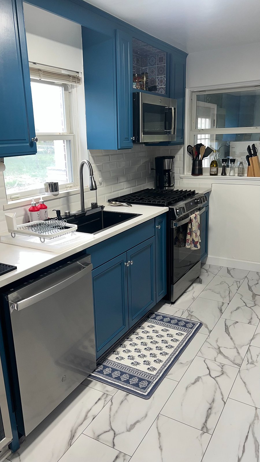Full kitchen