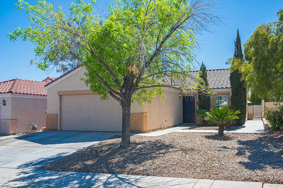 You will often see neighbors out walking in the morning in the neighborhood- Also be sure to check out the near by Floyd Lamb Park- you will love the ponds, ducks, trees and the seasonal Farmers Market.