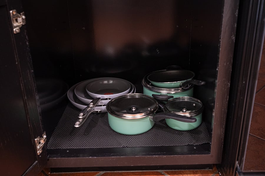 Lots of pans, pots, blender, air fryer and more!