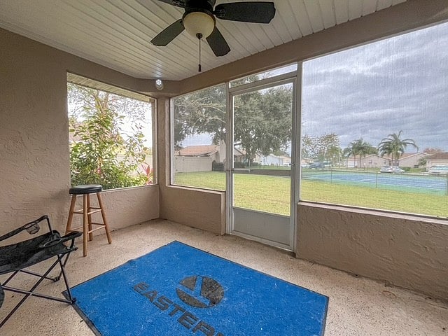 Side screen room overlooking Tennis Courts and Lake