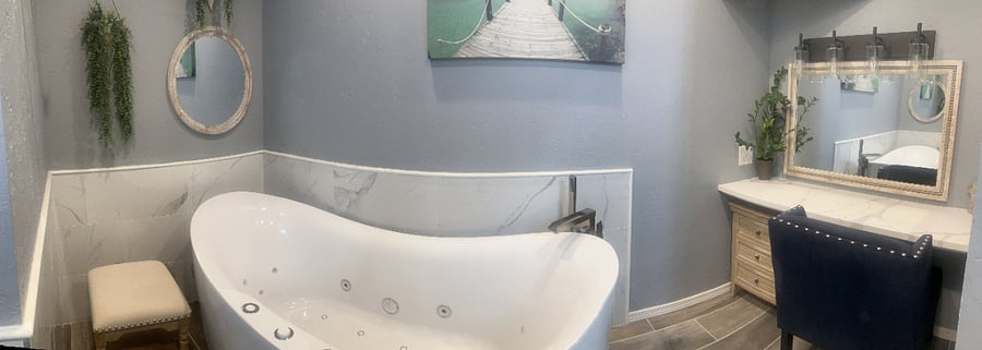 Master bath with jacuzzi tub