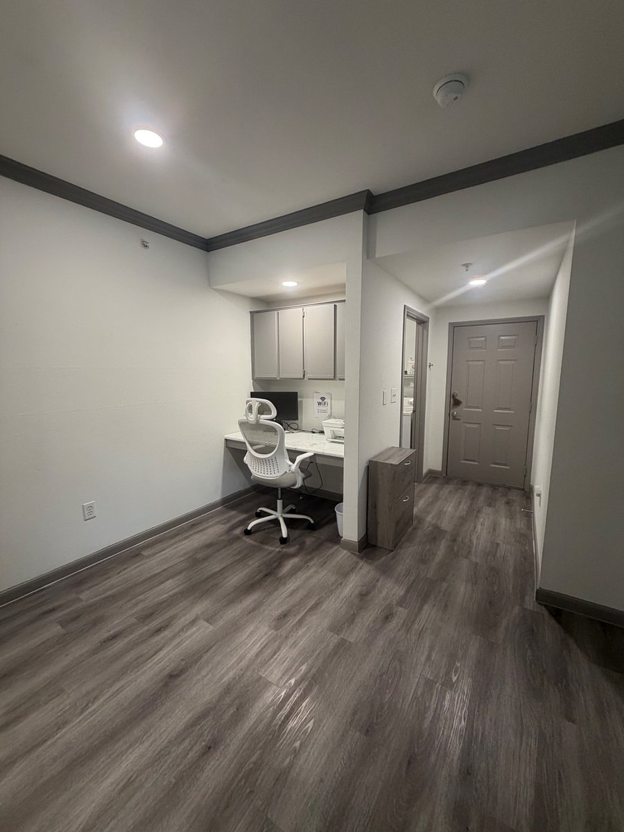 Work Station with wifi, monitor and color printer