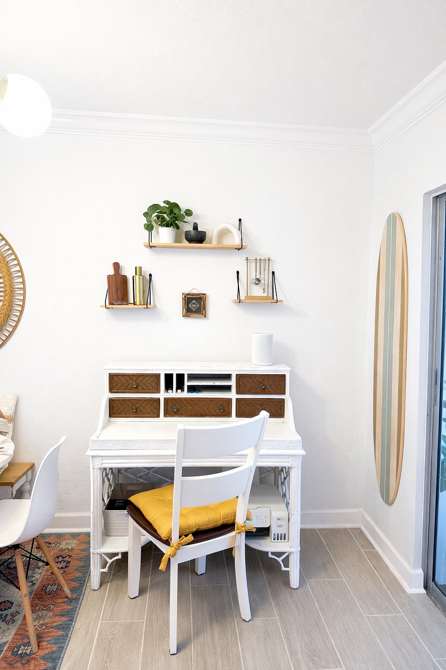 Dedicated workspace with desk and chair, ideal for remote work, studying, or planning your stay in comfort.