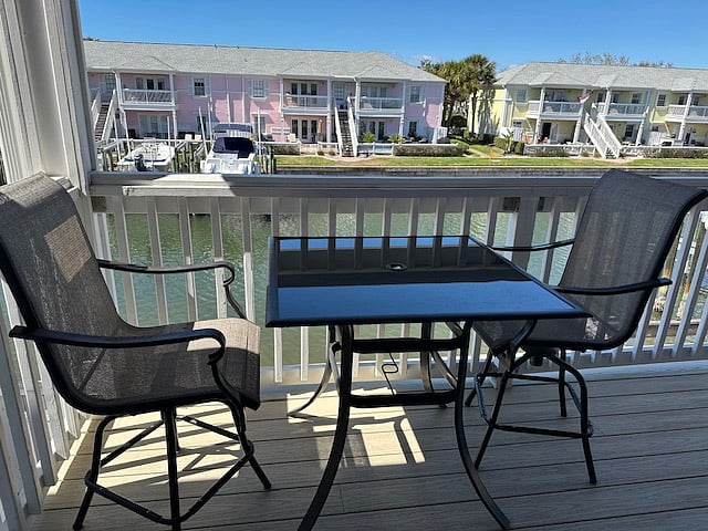 On canal, west-facing balcony