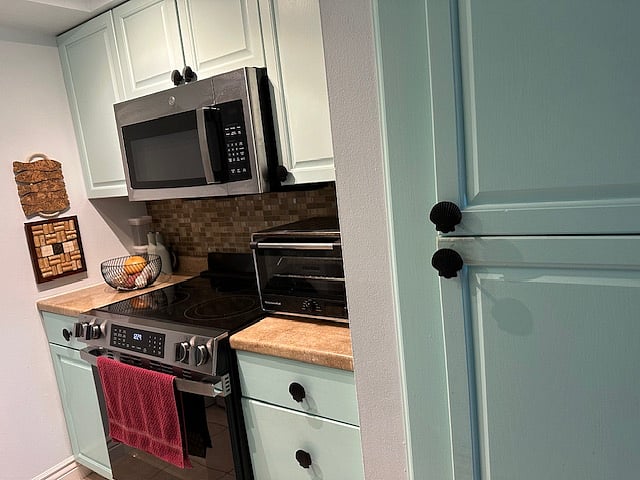 New stainless steam-cleaning stove, air fryer/convection oven, microwave.