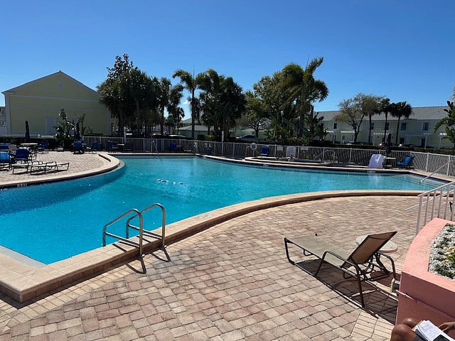 Heatd pool next to Yacht Club directly on Tampa Bay. Beautiful view of dolphins, sea life, pleasure crafts and cruise ships!