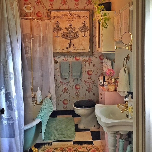 Private bath with clawfoot tub/shower