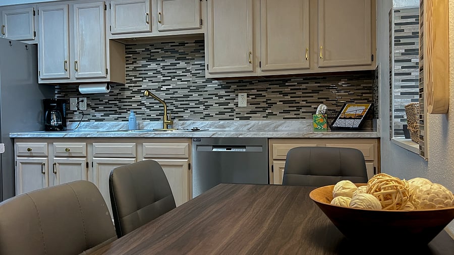 Kitchen & Table
